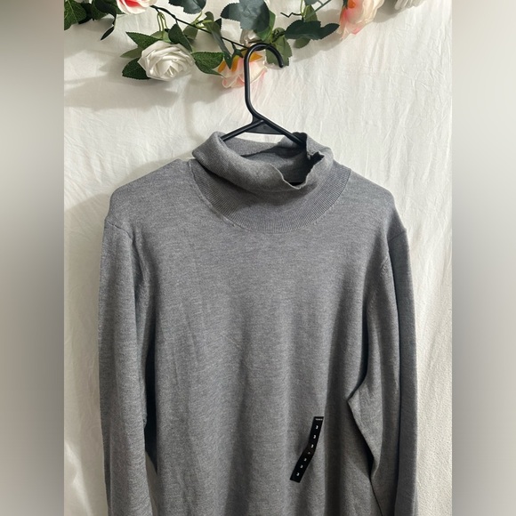Cozy Gray Turtleneck Sweater - Picture 2 of 4